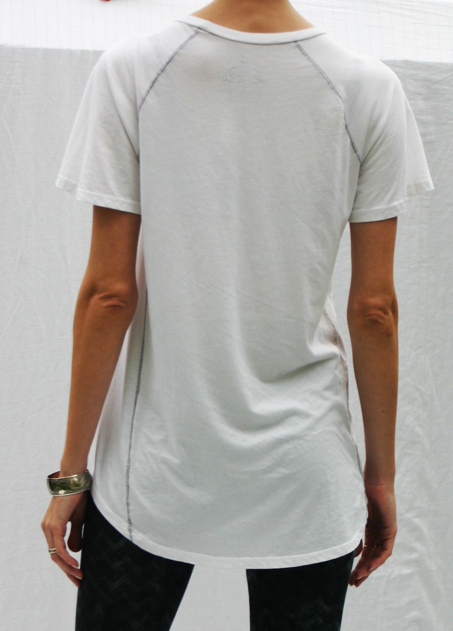 ALIGN RAGLAN TEE WITH CONTRAST STITCH DETAILS